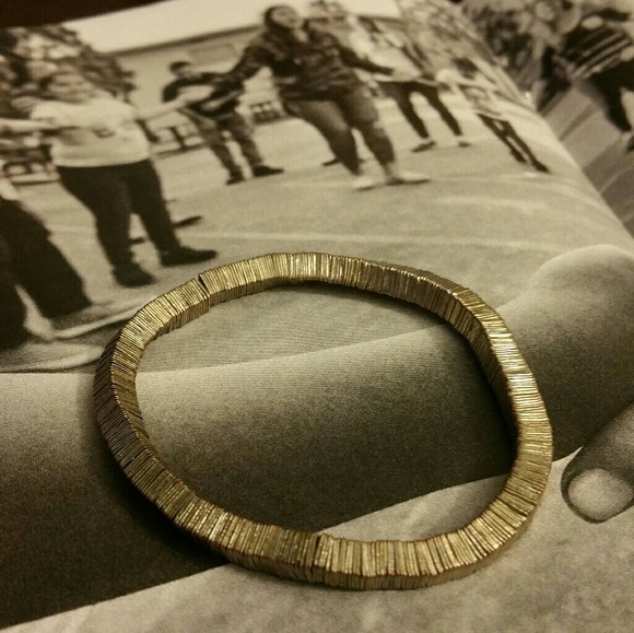 Vintage Jewelry - Gold plated metal stretch bracelet